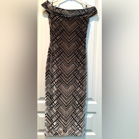 DRESS the POPULATION Taupe Black Eden Geo Velvet Off Shoulder Bodycon Midi Dress - Picture 2 of 8